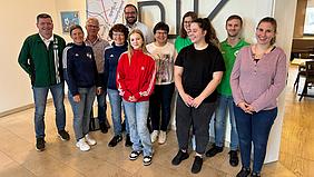 Referent Florian Müller beim Gruppenfoto mit den Teilnehmenden